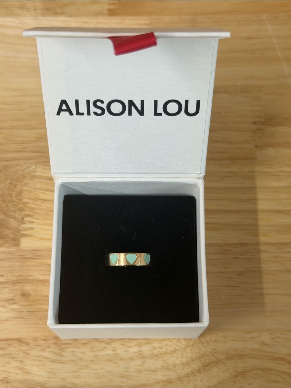 Alison Lou Heart Throb Band Ring- Size 7 Vert Clair Color